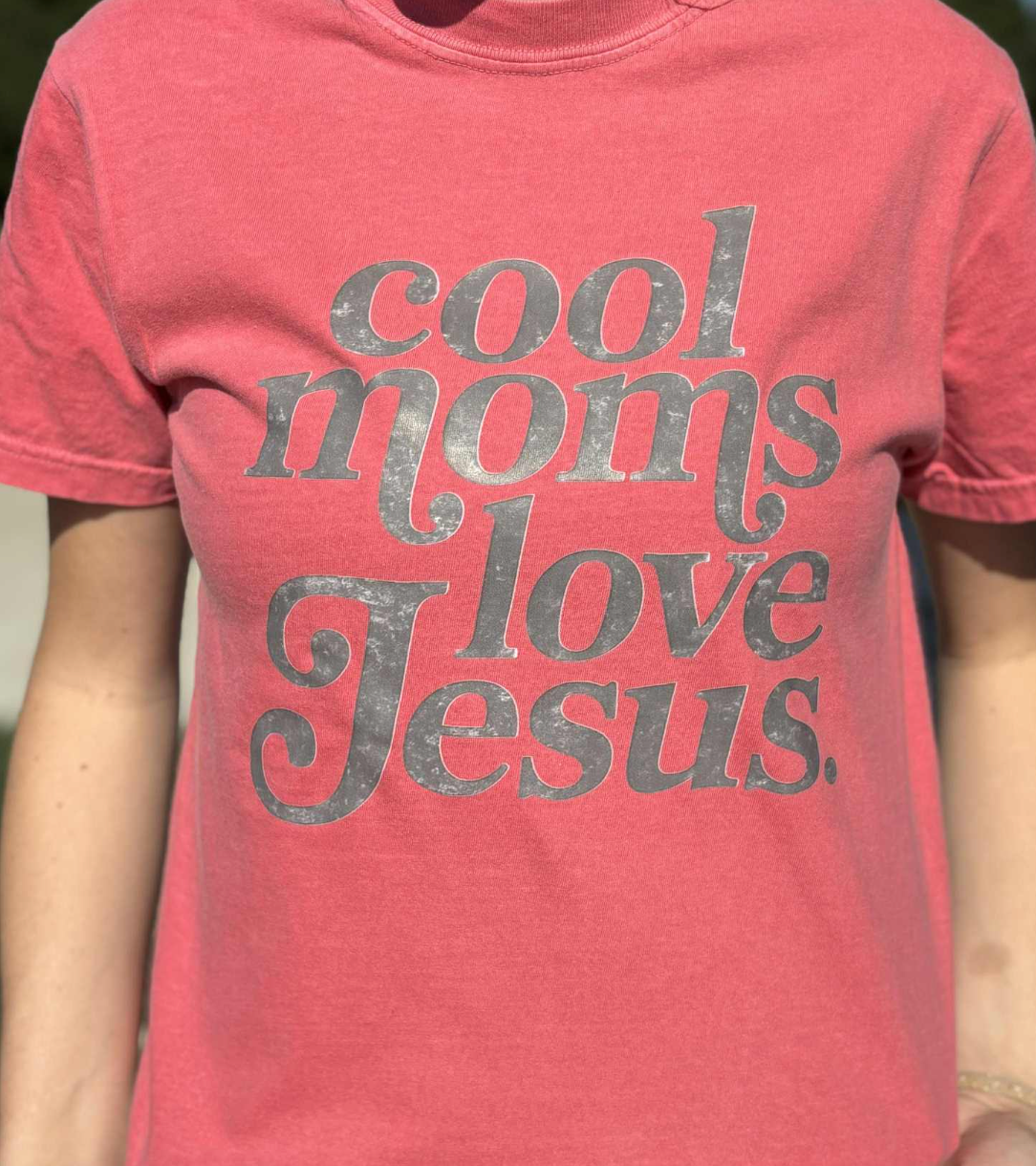 COOL MOMS LOVE JESUS TEE