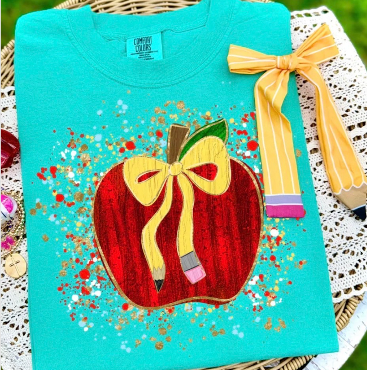 APPLE SPLATTER GRAPHIC TEE